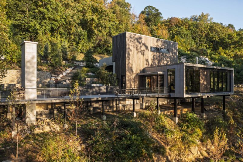 2026-DesignAwards-Hillside-Lake-House_P2-800x533